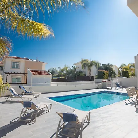 Schoene Ferienvilla Mit Privatem Pool