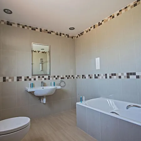 Schoene Ferienvilla Mit Privatem Pool Protaras